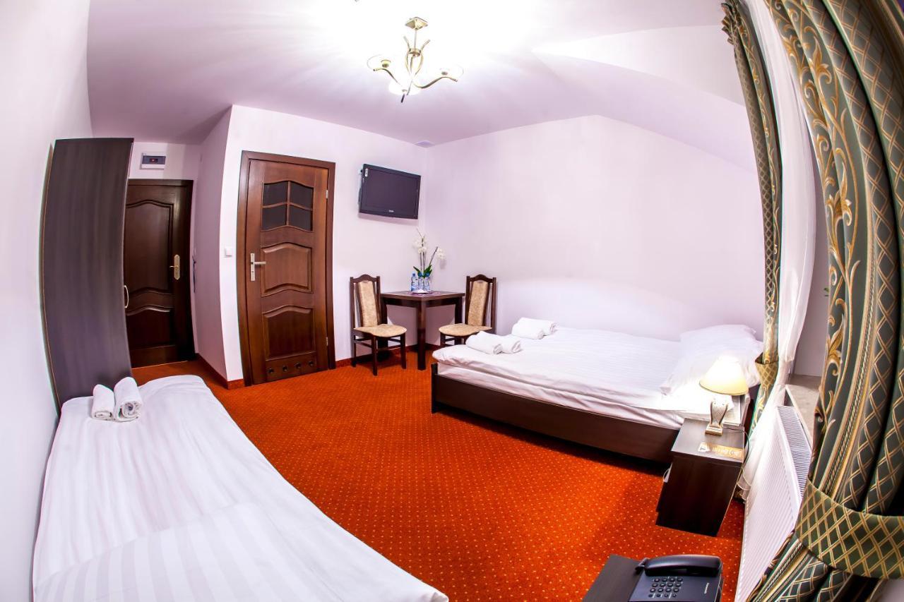 Hotel "Xavier" Lubycza Krolewska Luaran gambar